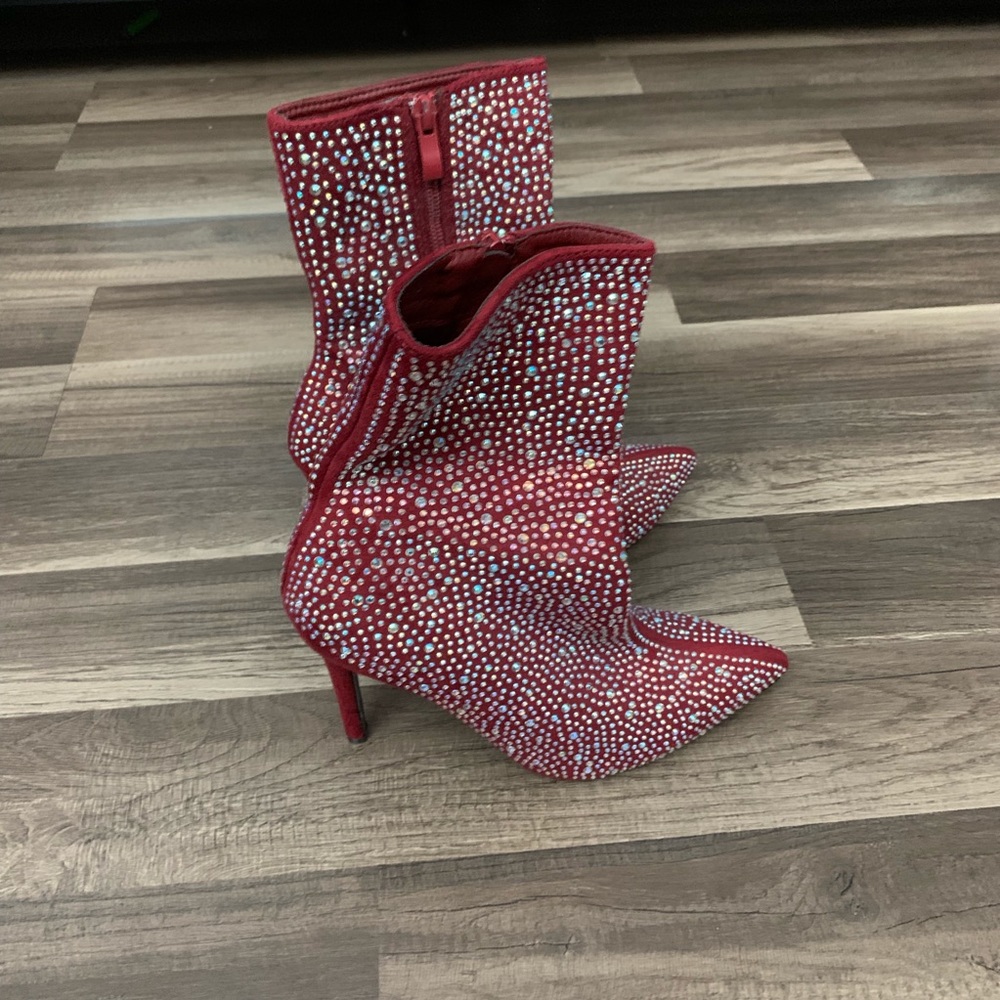 Like new size 9 women’s Public desire boots